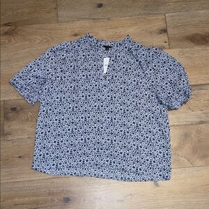 Ann Taylor Floral Blouse navy top short sleeve career business shell